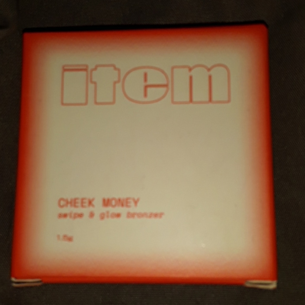 Item Beauty Cheek Money Bronzer